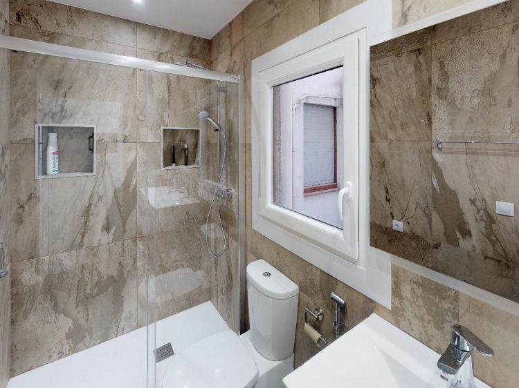 ydjZkSkhU4Z - Bathroom(1).jpg